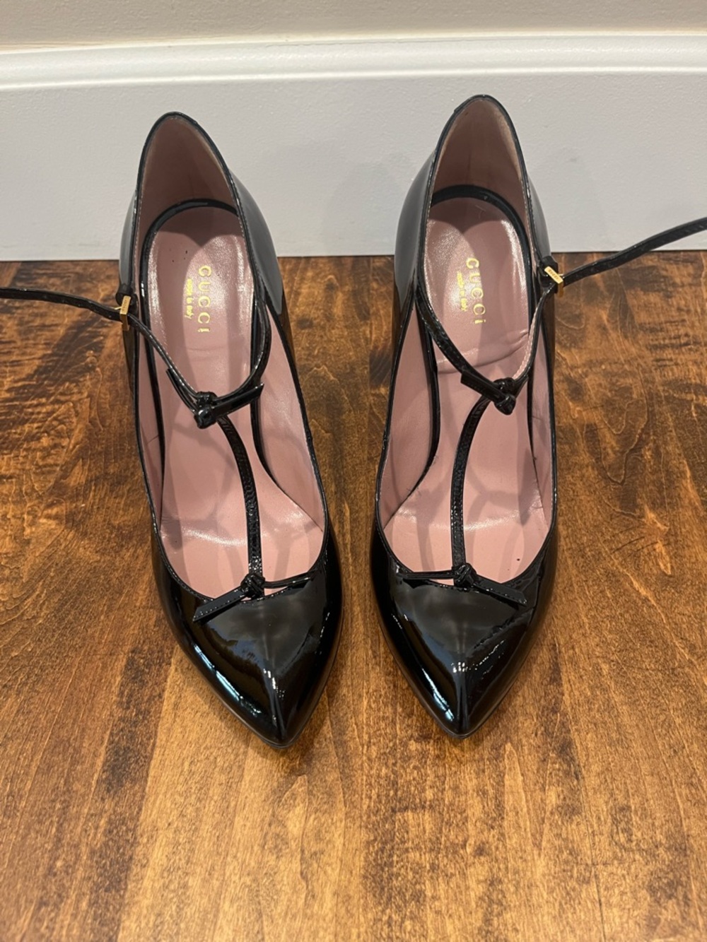 Gucci Black Patent Heel Shoes with Bow Detail, Size 38.5
